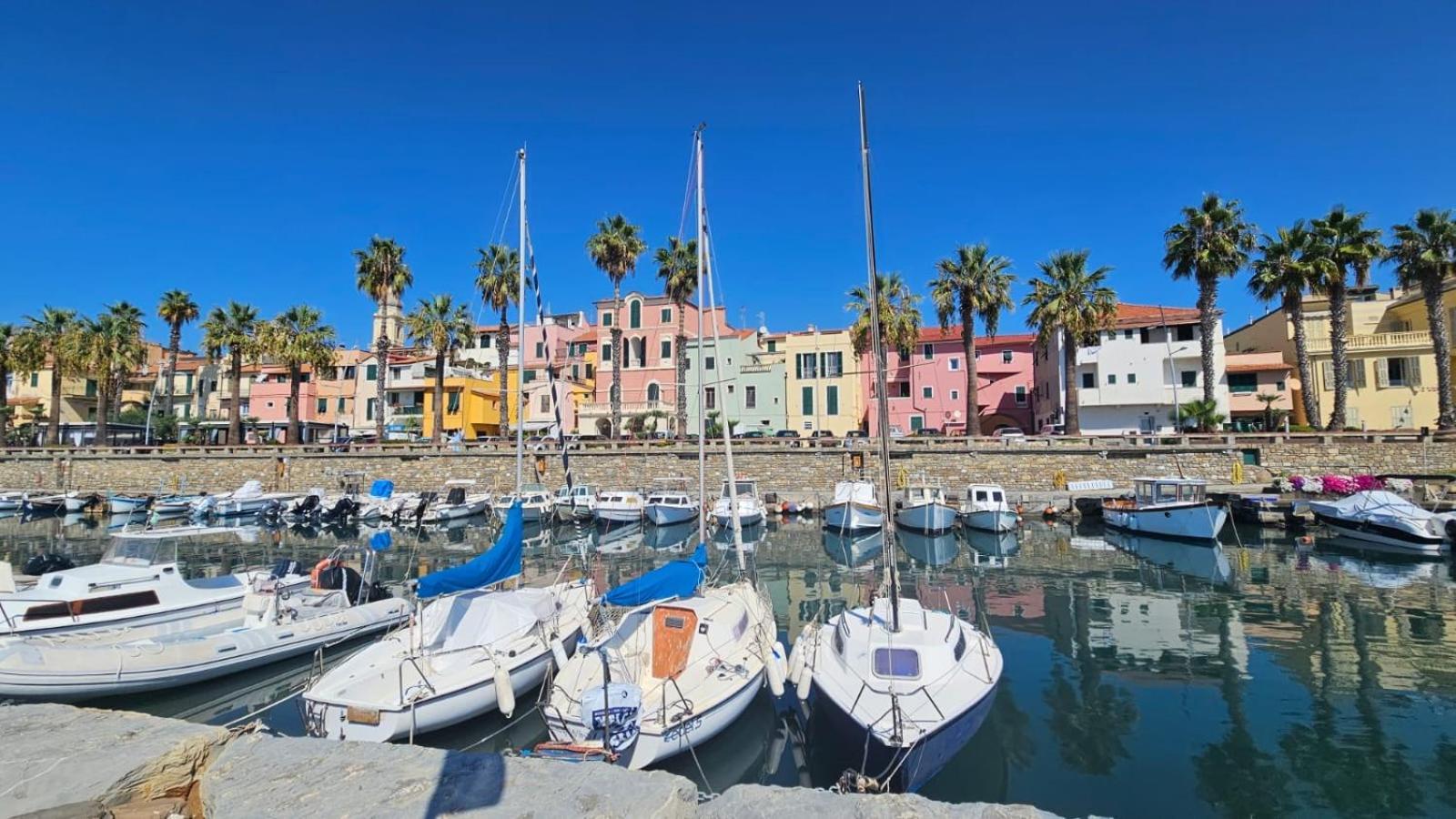 Il Timone Lägenhet Riva Ligure Exteriör bild