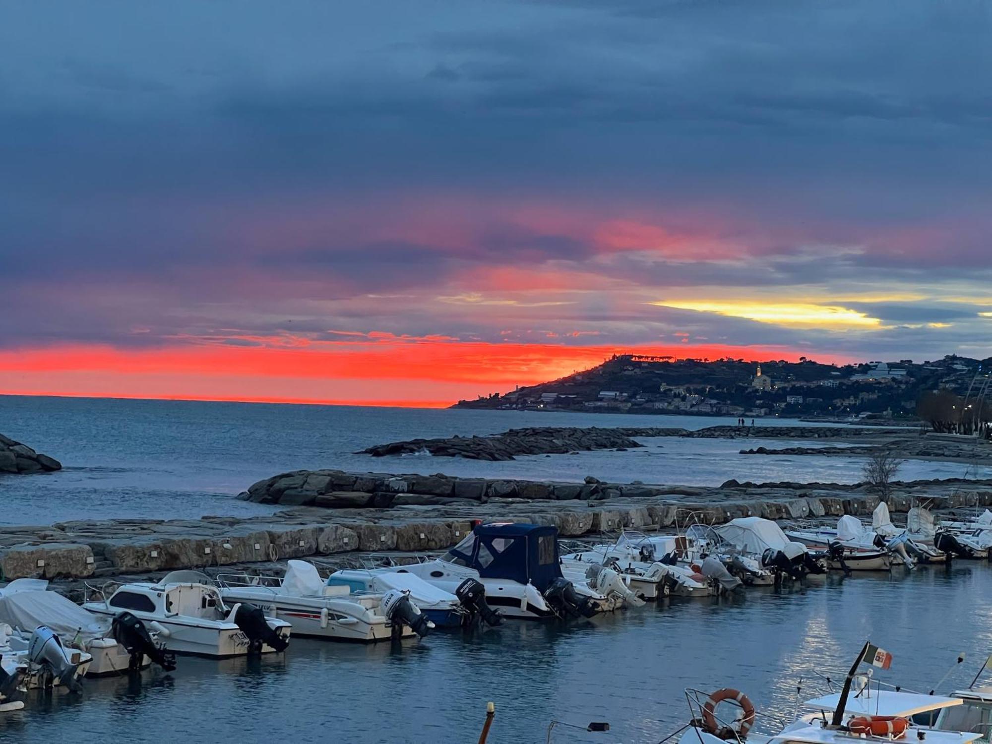 Il Timone Lägenhet Riva Ligure Exteriör bild
